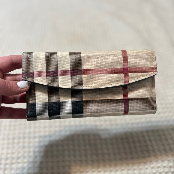 Burberry Vintage Plaid Tan and Brown Women's Clutch Open face - Picture 1 of 6